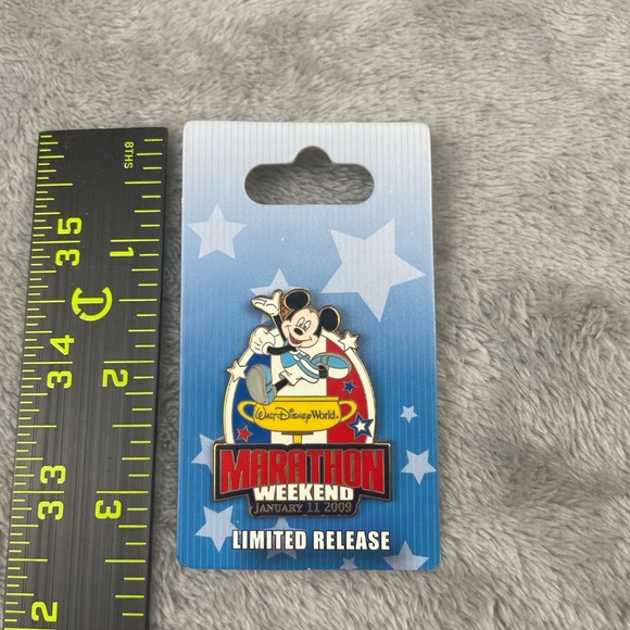 RunDisney Walt Disney World Limited Edition 2009 Marathon Weekend Mickey Pin NEW - Picture 4 of 4